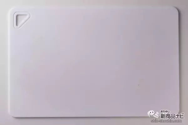 「ニオイ移りや汚れとさよなら！ 『銀イオン配合 抗菌まな板シート』をシーンによって活用しよう！ 使い捨てなので衛生面も◎」の画像