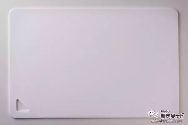 「ニオイ移りや汚れとさよなら！ 『銀イオン配合 抗菌まな板シート』をシーンによって活用しよう！ 使い捨てなので衛生面も◎」の画像