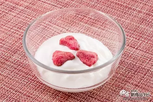 「完熟苺のドライフルーツが新登場！ クラシエフーズの『彩り果（いろどりか）マルシェ 苺』はやわらかくて甘酸っぱい果肉感を楽しめちゃう!?」の画像