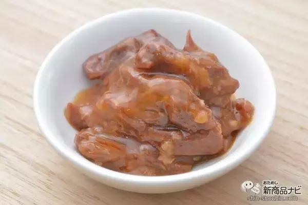 「美味っ！ カルビなのにヘルシー。食べるラー油「なかむラー油」コラボの『やわらか鯨カルビ』に箸が止まらない!!」の画像