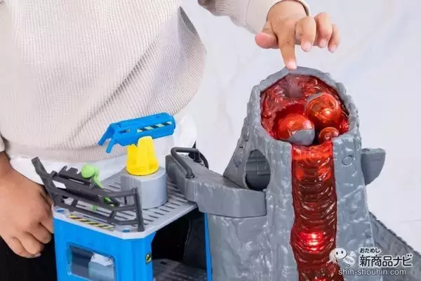 「ピカピカ光ってどっかーーーんッッと大爆発！ なんとリアルな煙まで!? シュライヒの恐竜シリーズに『火山大爆発！ ダイノアドベンチャー』が新登場」の画像