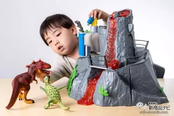 「ピカピカ光ってどっかーーーんッッと大爆発！ なんとリアルな煙まで!? シュライヒの恐竜シリーズに『火山大爆発！ ダイノアドベンチャー』が新登場」の画像