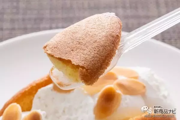 「【本日発売】新食感ファミマ新スイーツ『ふわふわケーキオムレット チーズ/チョコ』が柔らかすぎた！」の画像