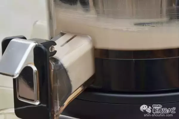 「自宅でカンタン、無添加アーモンドミルク！ 『ヒューロム スロージューサー H-AA』で美容と健康に注目のコールドプレスジュース生活を！」の画像