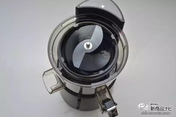 「自宅でカンタン、無添加アーモンドミルク！ 『ヒューロム スロージューサー H-AA』で美容と健康に注目のコールドプレスジュース生活を！」の画像