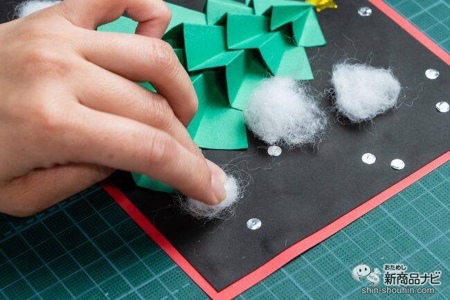 細口ノズルで貼り付け上手！ 親子で楽しむクリスマスカード作りには『ボンド ペーパーキレイ』を使おう！