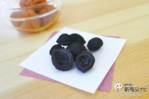 「地球に優しい『梅炭下駄箱消臭シート』廃棄物だった梅のタネをエコ商品に有効活用！」の画像