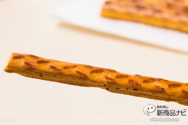 ちょっと太め！イタリアンな『オリーブプリッツ＜バジル＞』はサクサク食感が食べ応えあり！ ファミマ限定！