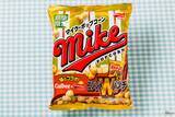 「『マイク・ポップコーン コンソメWパンチ』フリトレーとカルビーの奇跡のコラボで実現した懐かし風味の一品！」の画像1
