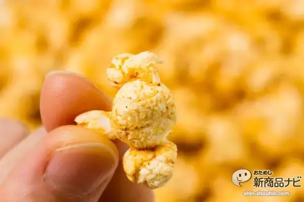 「『マイク・ポップコーン コンソメWパンチ』フリトレーとカルビーの奇跡のコラボで実現した懐かし風味の一品！」の画像