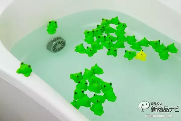 「『かえる風呂』安全性にも配慮したカエルを湯船にぶちまけ”カエルまみれ”体験ができる過剰なる浴用おもちゃ！」の画像