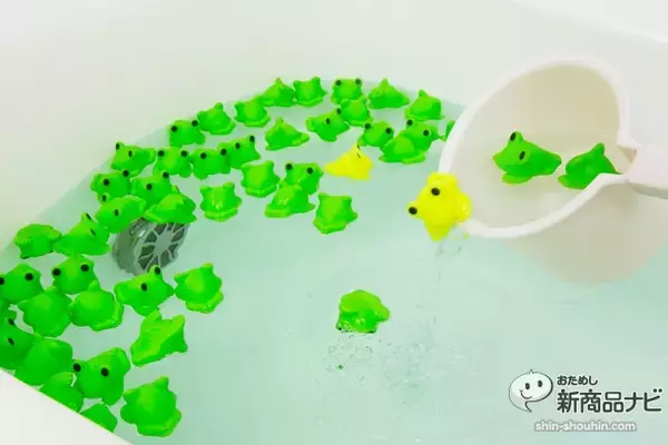 「『かえる風呂』安全性にも配慮したカエルを湯船にぶちまけ”カエルまみれ”体験ができる過剰なる浴用おもちゃ！」の画像