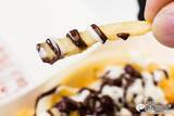 「『マックチョコポテト』熱々「マックフライポテト」に2種の黒白チョコソースをかけた新メニューを食べた！」の画像10