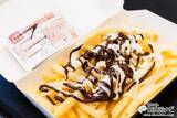 「『マックチョコポテト』熱々「マックフライポテト」に2種の黒白チョコソースをかけた新メニューを食べた！」の画像9