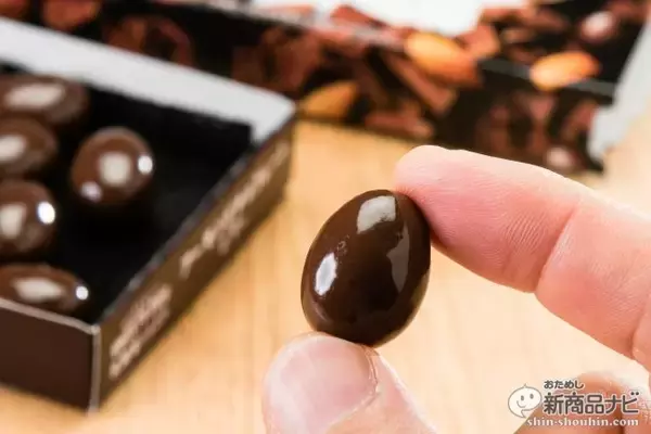 「『スイーツデイズ 乳酸菌ショコラ アーモンドチョコレートビター』チョコの力で腸に届く!?「甘さ控えめ」」の画像