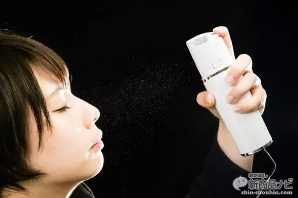 「『nanoMix H』とろみがあってもOK！ 手持ちの美容液が使えるハンディミストで手軽にしっとり潤い肌」の画像