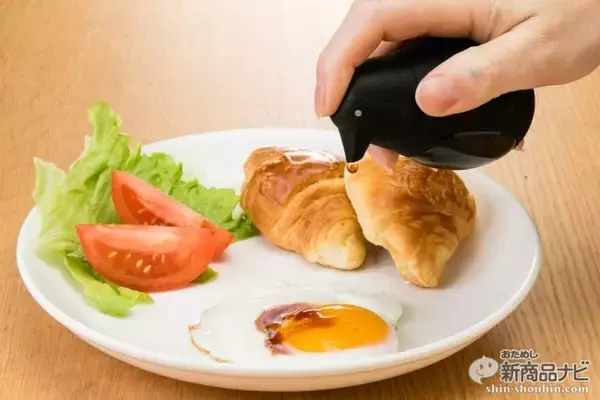 「『ソイソースボトル ペンギン』頭を押して、口からピューッ・ピタッ！ 楽しくてかわいいペンギン型醤油差し！」の画像