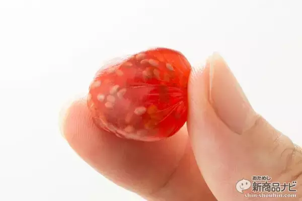 「チアシード入り！『潤ぷちコロロ ピンクグレープフルーツ』はグミなのにプチプチ食感が斬新！」の画像