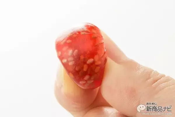「チアシード入り！『潤ぷちコロロ ピンクグレープフルーツ』はグミなのにプチプチ食感が斬新！」の画像