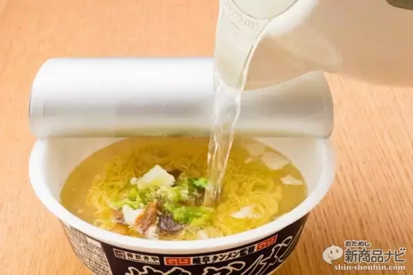 「『岐阜タンメン 塩ラーメン』にんにくがシャープに香り立つ塩スープが特徴のご当地ラーメン！」の画像