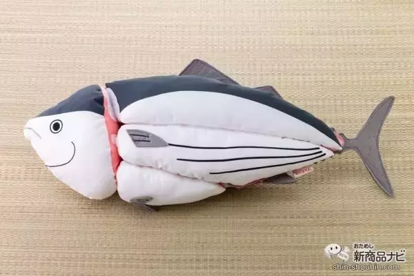 「食育の現場から生まれたぬいぐるみ！ ユニークで愛らしい『カツオ解体君』で3枚おろしを疑似体験」の画像