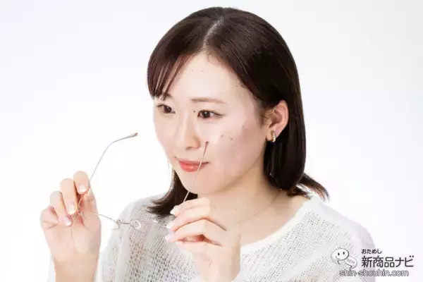 「紫外線の量で色の濃さが変わる！通常のメガネとサングラスを1つにできる『調光レンズ』とは!?」の画像