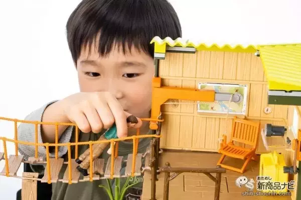 「【シュライヒ新作】「ナショナルジオグラフィックキッズ」とのコラボ商品『ジャングルベースキャンプ』は、子どもたちが夢中になる仕掛けだらけ！」の画像
