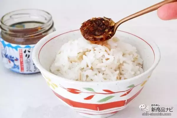 「食感とピリ辛がクセになる新感覚のふりかけ『美味さ富士山級！ ごはんにかけるバリ勝男クン。』を食べてみよう」の画像