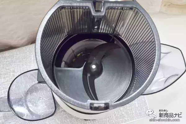 「野菜や果物などの栄養素を自動でまるごとギュッ！ 『ヒューロムスロージューサー H-300E』で、美しい髪を目指したい！」の画像