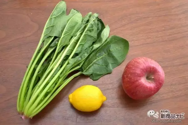 「野菜や果物などの栄養素を自動でまるごとギュッ！ 『ヒューロムスロージューサー H-300E』で、美しい髪を目指したい！」の画像