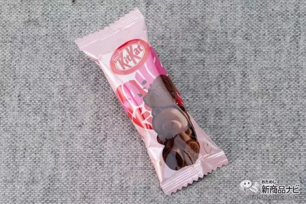 「【バレンタインチョコ】ハートバルーンを持ったクマがかわいい日本限定『キットカット ハートフルベアー』」の画像