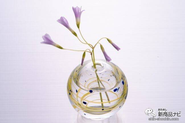 季節を感じるガラスの鮮やかさに注目！ 職人が手作りする『津軽びいどろ 一輪挿し「彩手鞠」』で季節の花と香りを楽しもう