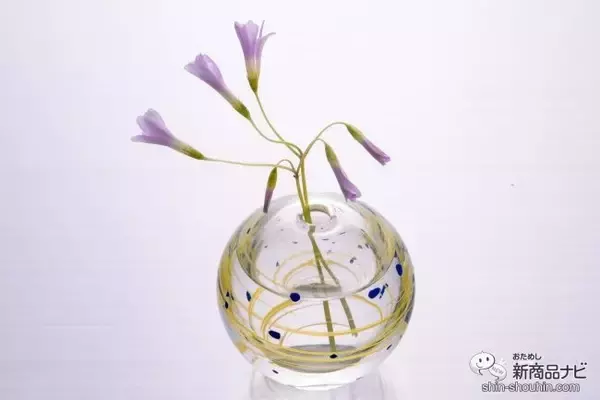 「季節を感じるガラスの鮮やかさに注目！ 職人が手作りする『津軽びいどろ 一輪挿し「彩手鞠」』で季節の花と香りを楽しもう」の画像