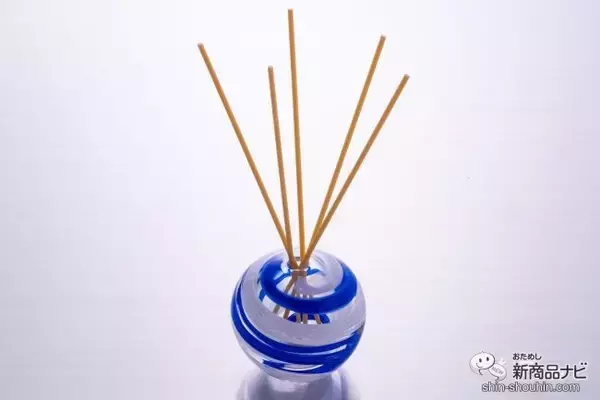 「季節を感じるガラスの鮮やかさに注目！ 職人が手作りする『津軽びいどろ 一輪挿し「彩手鞠」』で季節の花と香りを楽しもう」の画像