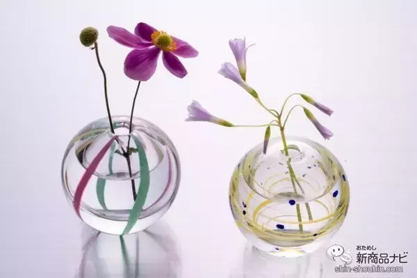 「季節を感じるガラスの鮮やかさに注目！ 職人が手作りする『津軽びいどろ 一輪挿し「彩手鞠」』で季節の花と香りを楽しもう」の画像