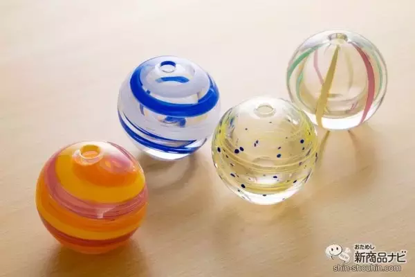 「季節を感じるガラスの鮮やかさに注目！ 職人が手作りする『津軽びいどろ 一輪挿し「彩手鞠」』で季節の花と香りを楽しもう」の画像