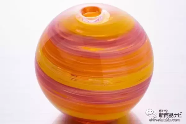 「季節を感じるガラスの鮮やかさに注目！ 職人が手作りする『津軽びいどろ 一輪挿し「彩手鞠」』で季節の花と香りを楽しもう」の画像