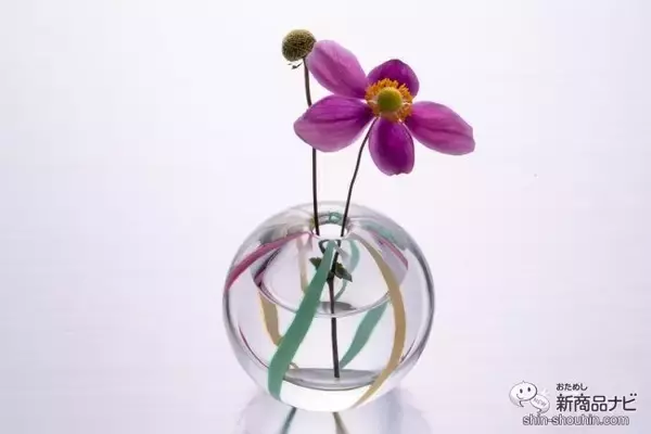 「季節を感じるガラスの鮮やかさに注目！ 職人が手作りする『津軽びいどろ 一輪挿し「彩手鞠」』で季節の花と香りを楽しもう」の画像