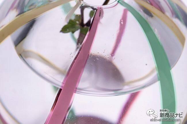 季節を感じるガラスの鮮やかさに注目！ 職人が手作りする『津軽びいどろ 一輪挿し「彩手鞠」』で季節の花と香りを楽しもう