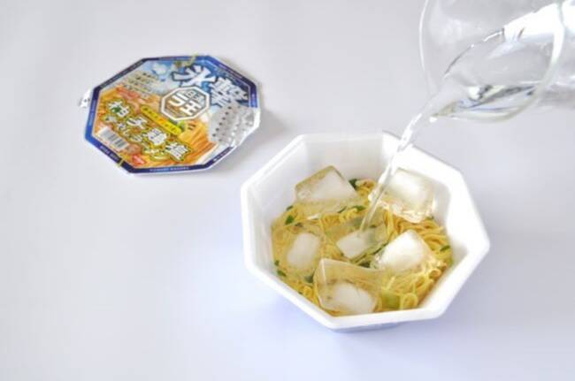 【新発売】氷でキリッと冷やす新しい食べ方！ 『日清氷撃ラ王 柚子鶏塩』で夏の暑さを吹き飛ばそう