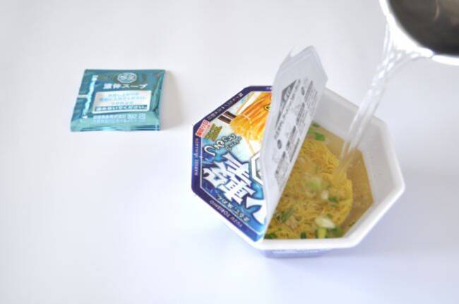 【新発売】氷でキリッと冷やす新しい食べ方！ 『日清氷撃ラ王 柚子鶏塩』で夏の暑さを吹き飛ばそう