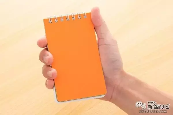 「雨の中でもバッチリ使えるタフなメモ帳『レインガード＋（プラス）』。まさにアウトドアに必携のアイテム！」の画像