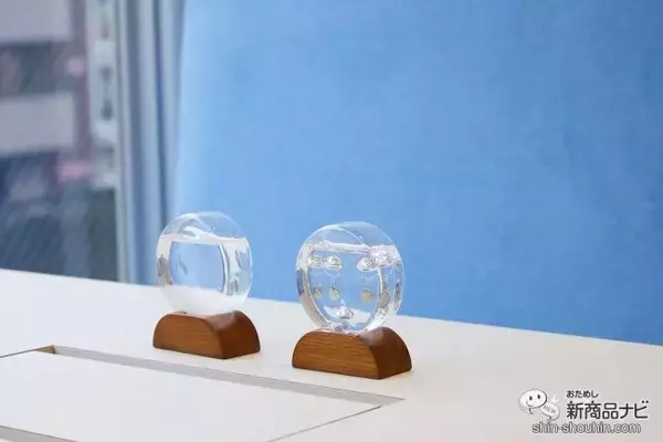天気や気温によって異なる表情を楽しめる！ 『ストームグラス ラウンド』『ガラスフロート温度計 ラウンド』が手ごろなサイズ感で登場！