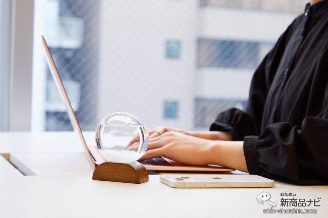 天気や気温によって異なる表情を楽しめる！ 『ストームグラス ラウンド』『ガラスフロート温度計 ラウンド』が手ごろなサイズ感で登場！