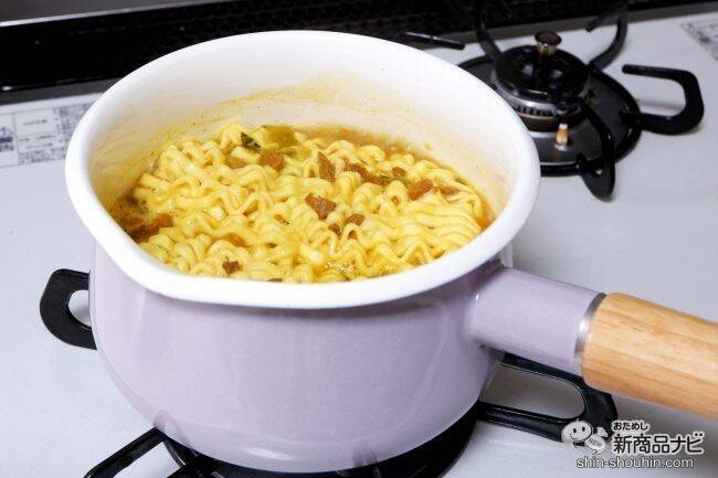 スパイシーなスープともちもち麺がおいしい『オットギ カレーラーメン』で寒い冬も温まろう！
