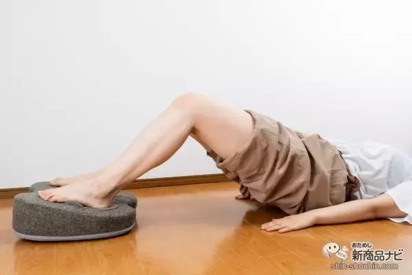 「クッションを「ふみふみ」しながらのバランス運動効果！ 軽くてかわいい『オアシス ふみトレステッパー』で足腰を鍛えよう」の画像