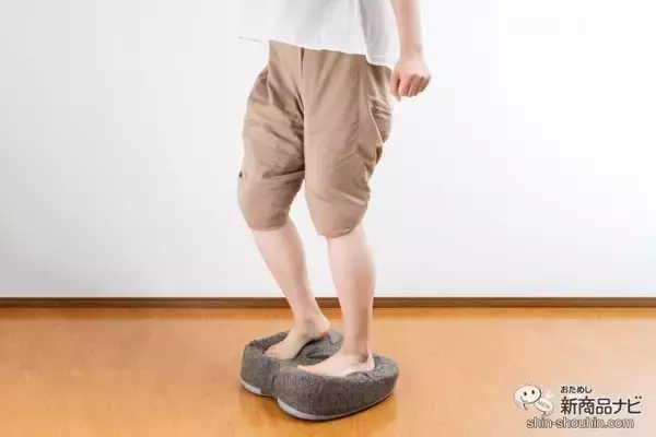「クッションを「ふみふみ」しながらのバランス運動効果！ 軽くてかわいい『オアシス ふみトレステッパー』で足腰を鍛えよう」の画像