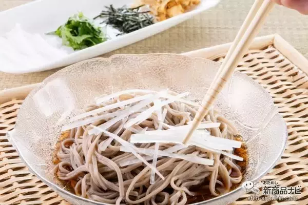 「十割そばの常識を覆す！ のどごし良すぎる『十割ざるそば』を「ぶっかけ大根そば」にして食べてみた」の画像