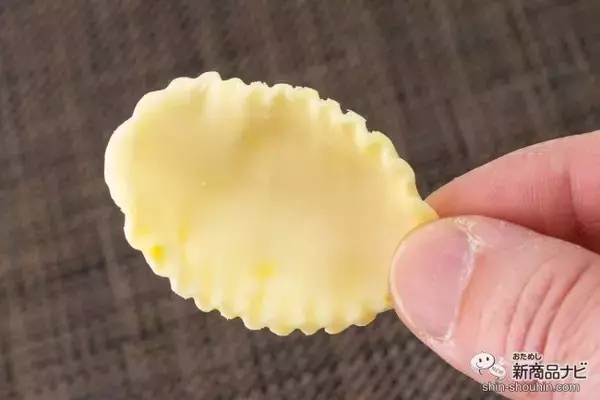 「【甘じょっぱい】ポテトとホワイトチョコのハーモニー、1.5倍チョコ増量『じゃがチョコグランデ濃ミルク』を食す！」の画像