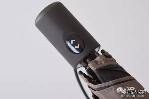 「日差しにも突然の大雨にも対応するオールラウンダー！ 軽くて大きくて便利な折りたたみ傘『VERYKAL LARGE Flat』」の画像